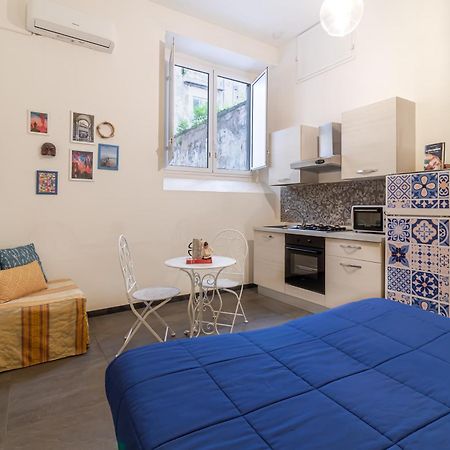 Domus 19 Hotel Наполи Екстериор снимка