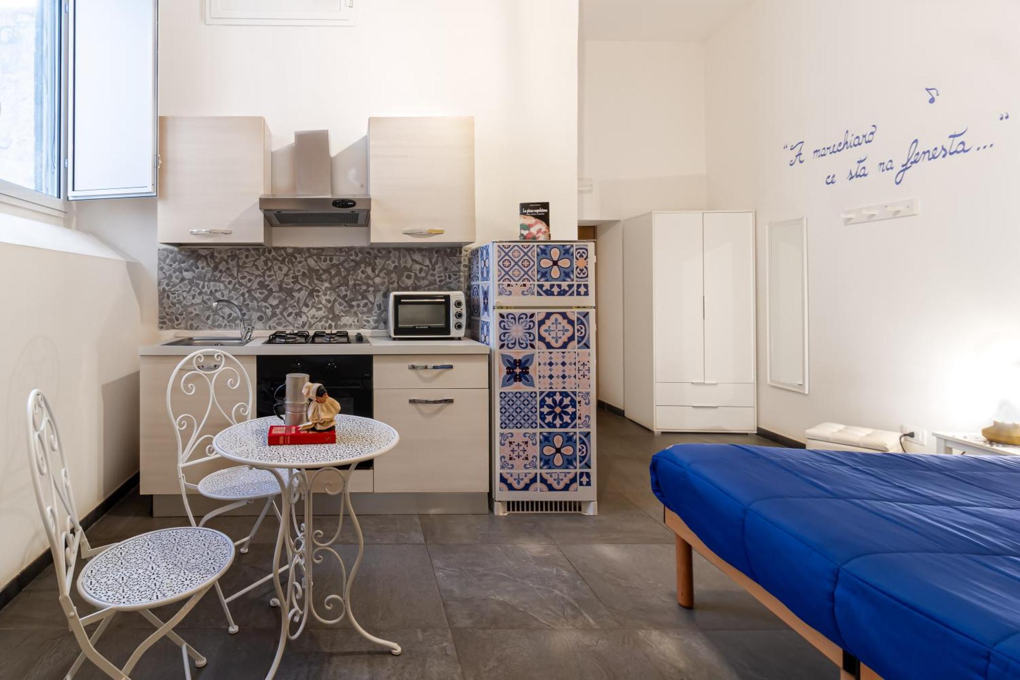 Domus 19 Hotel Наполи Екстериор снимка
