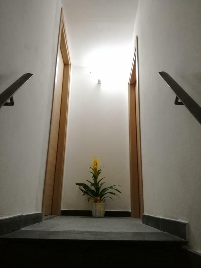Domus 19 Hotel Наполи Екстериор снимка
