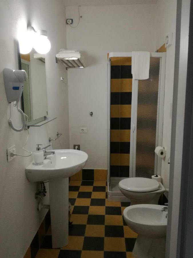 Domus 19 Hotel Наполи Екстериор снимка