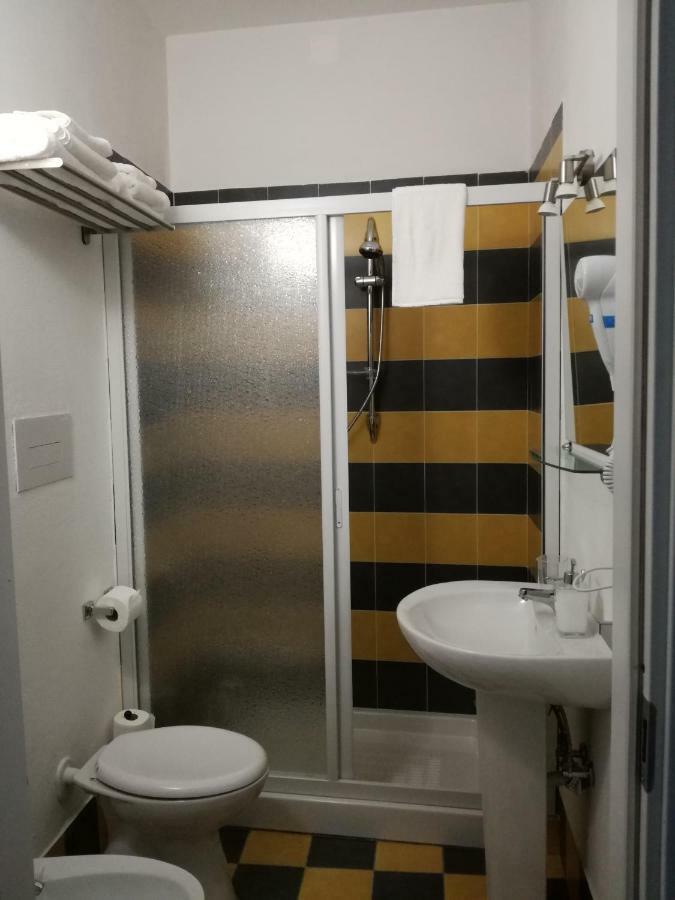 Domus 19 Hotel Наполи Екстериор снимка