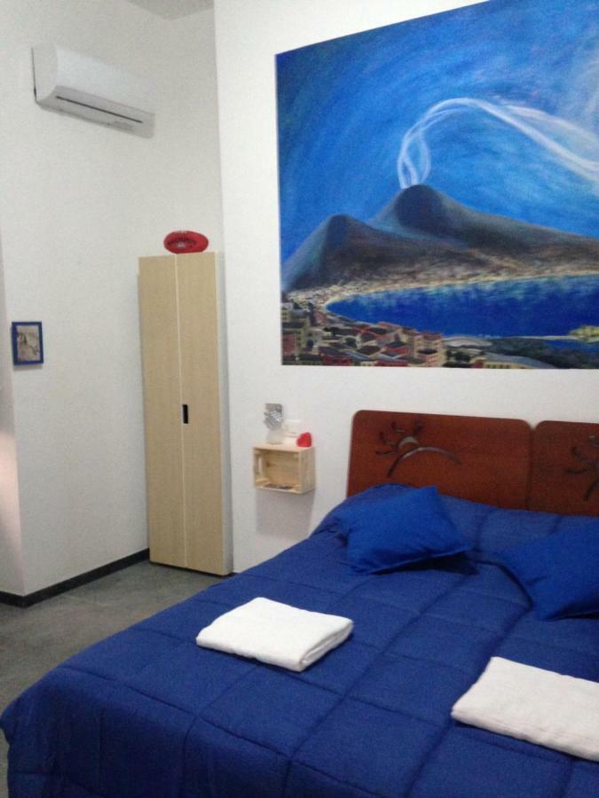 Domus 19 Hotel Наполи Екстериор снимка
