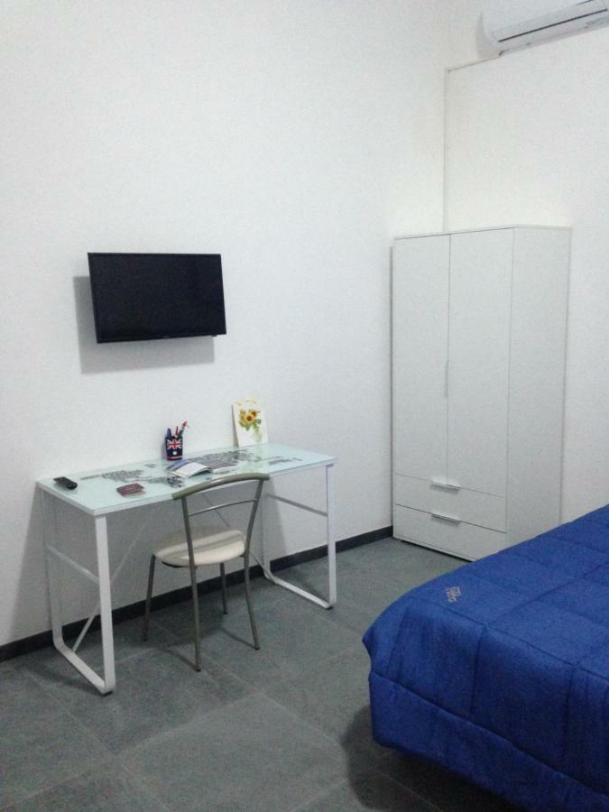 Domus 19 Hotel Наполи Екстериор снимка